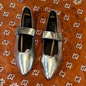 Women's Seychelles Silver Mary Jane flats